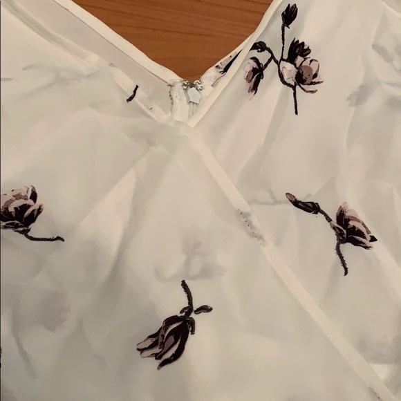 Cold-shoulder dress - Picture 3 of 5